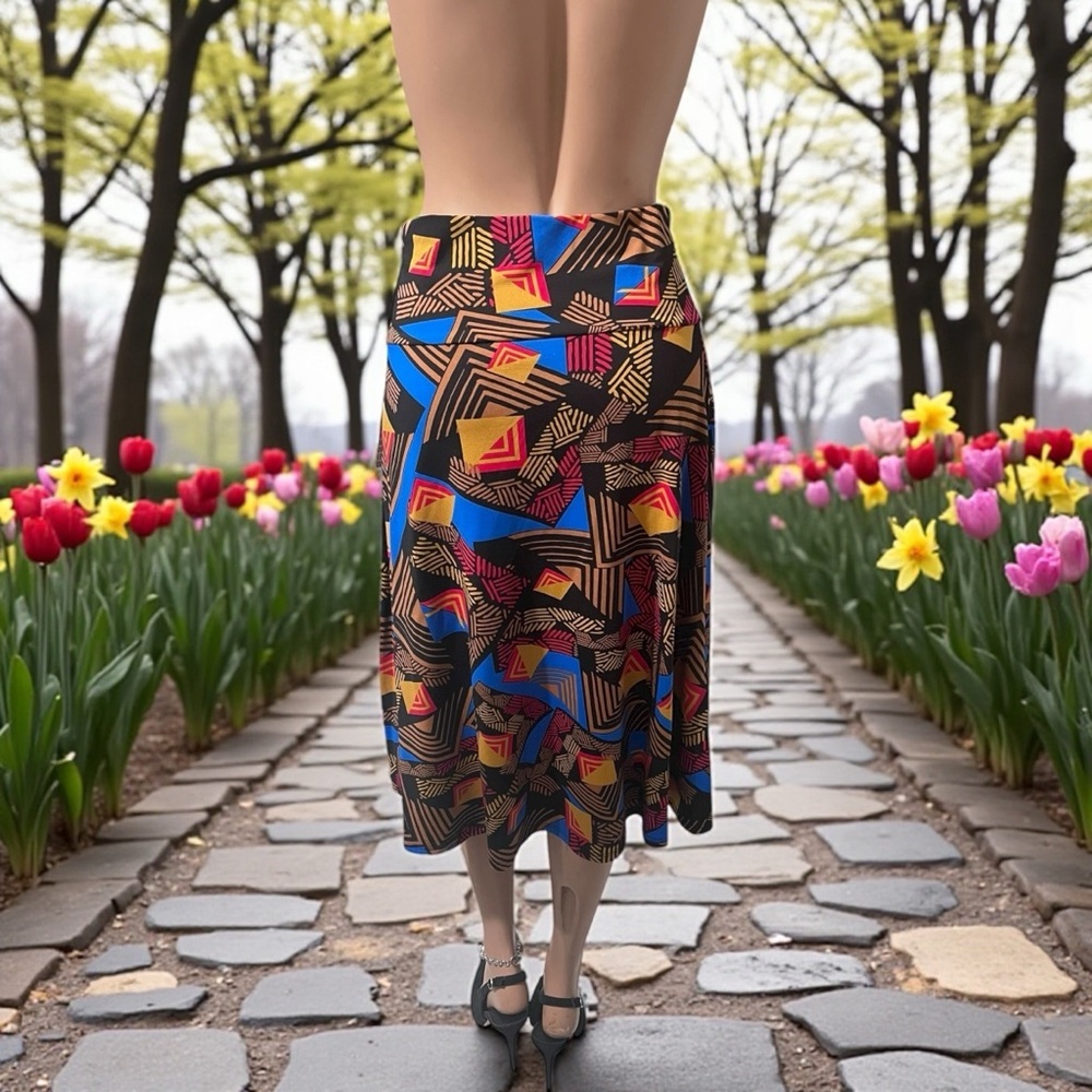 LelaRue Skirt a blend of polyester and spandex lots of stretch very stylish. ☑️ - Picture 6 of 7